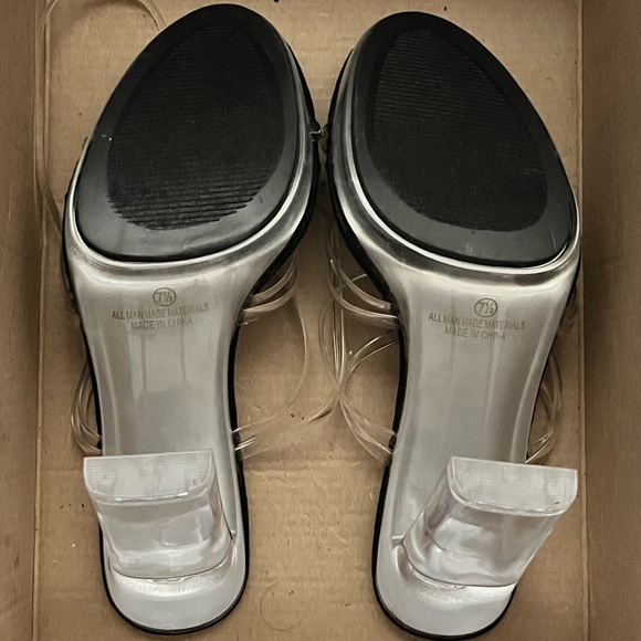 Heels - Picture 4 of 4